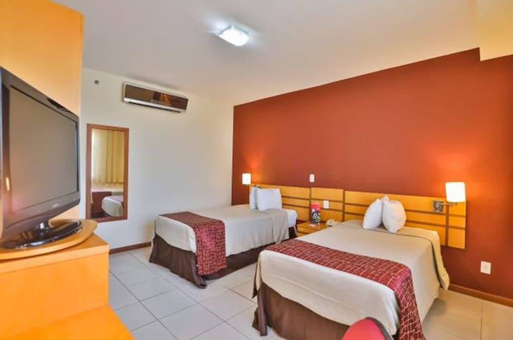 Vitoria Praia Hotel Екстериор снимка
